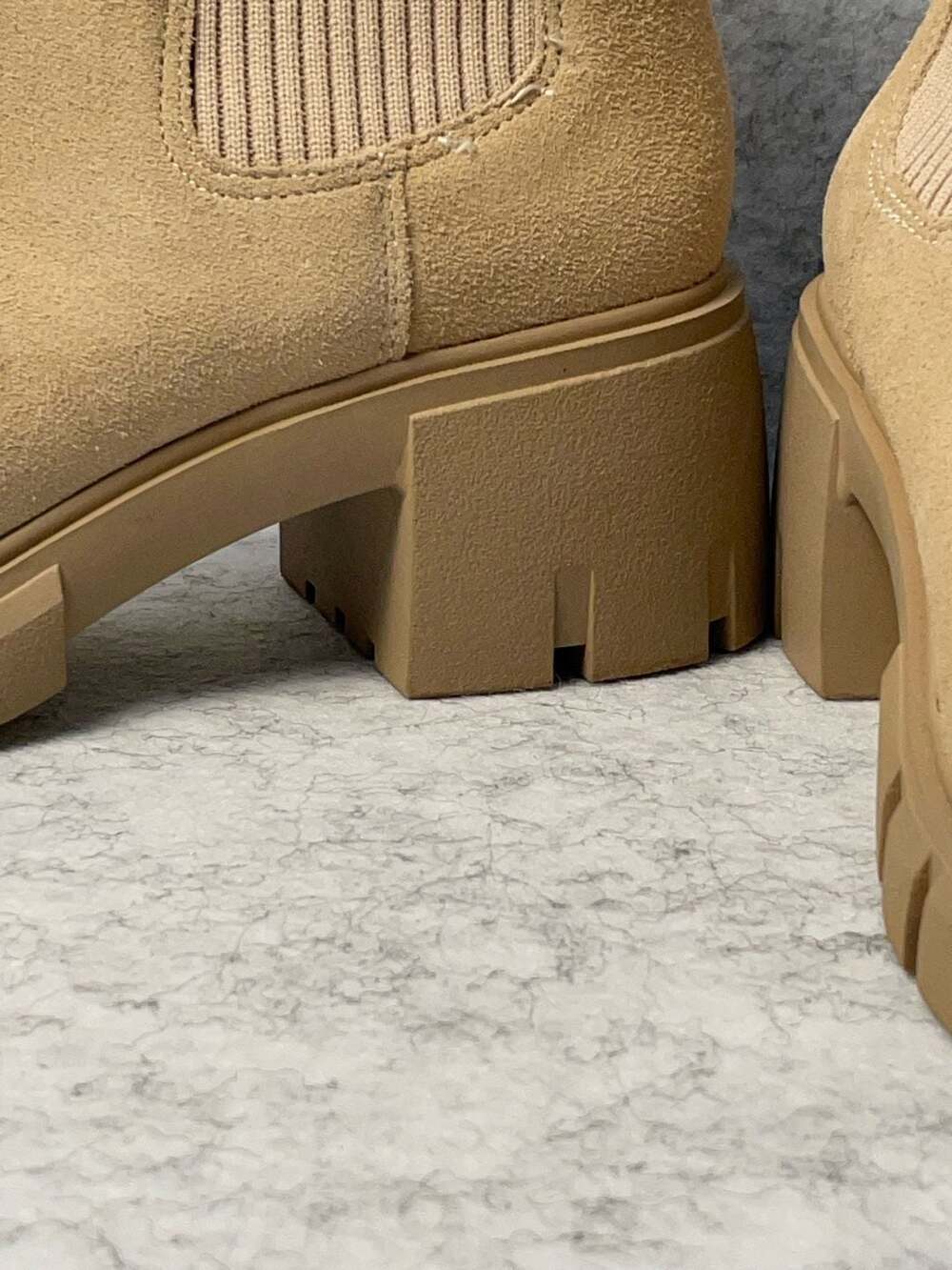 Size 7.5 Steve Madden Tan Suede Lug Sole Chelsea Ankle Boots - Picture 6 of 12